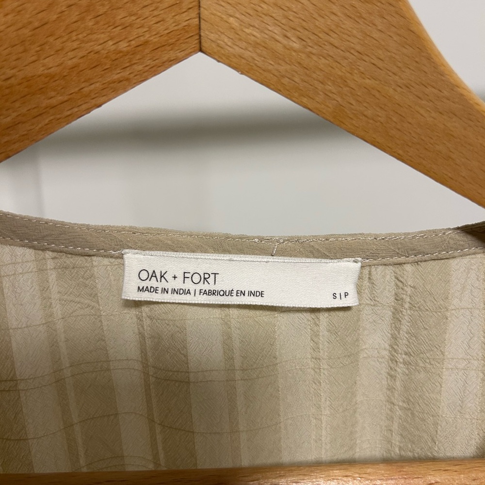 OAK + FORT Tan/Beige Puff Sleeve V Neck Blouse - Picture 5 of 6